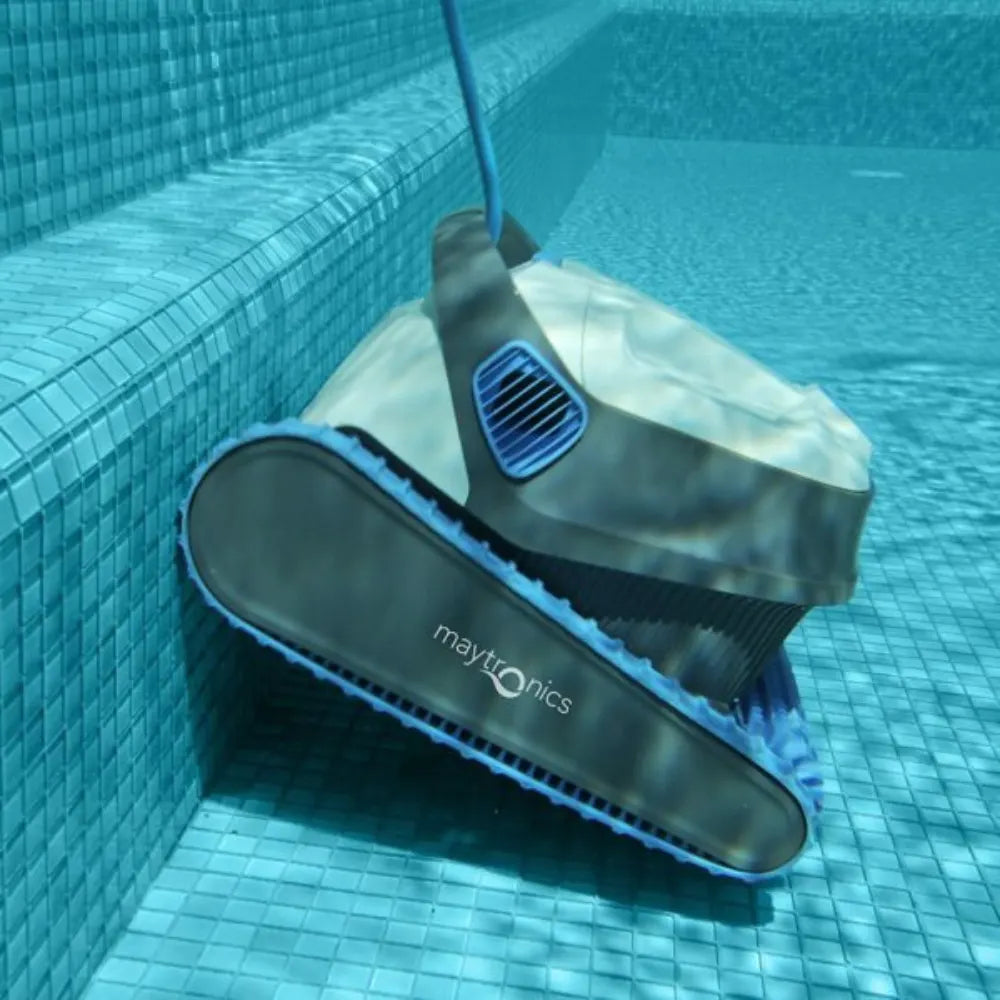 dolphin-maytronics-S250-robotic-cleaner-4